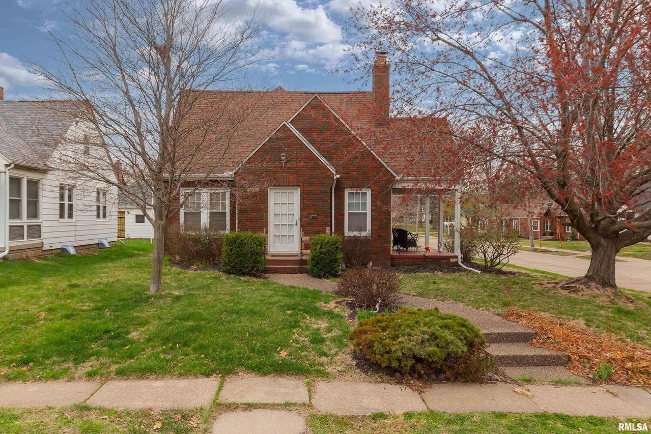 2933 26th Ave., Moline, IL 61265