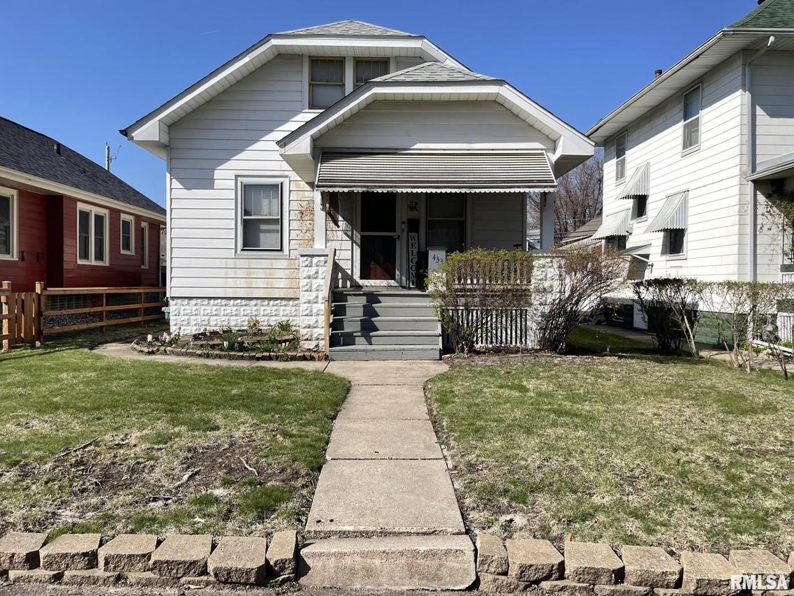 433 20th Ave., Moline, IL 61265