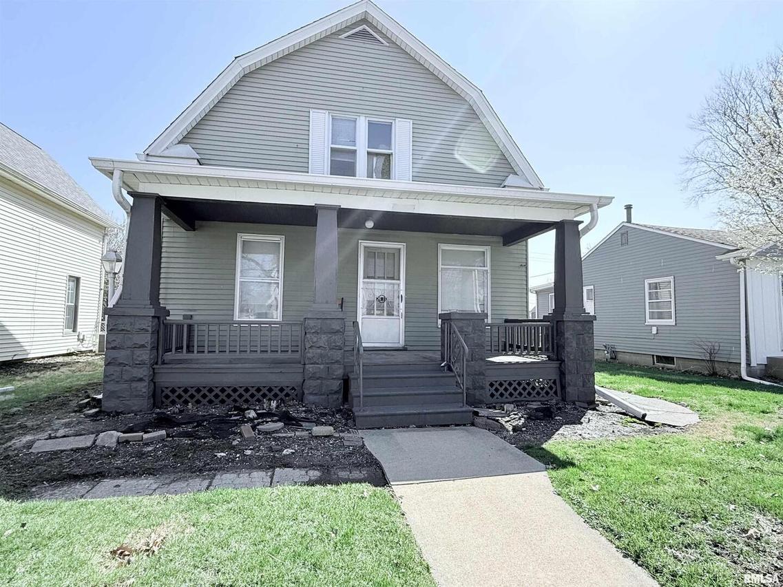 2410 18th Ave., Moline, IL 61265