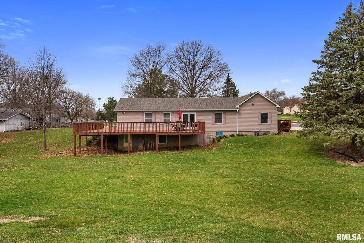 407 1st St., Matherville, IL 61263