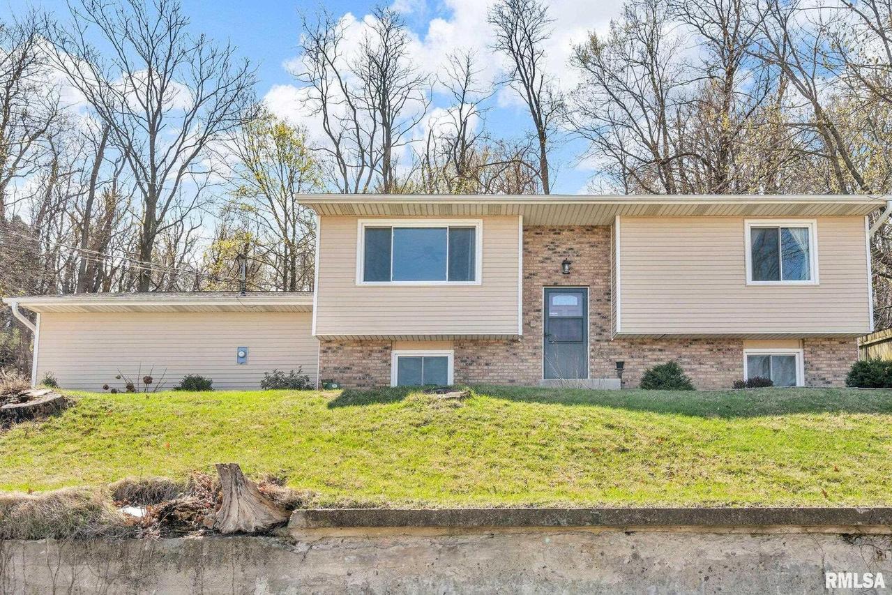 5338 5th Ave., Moline, IL 61265