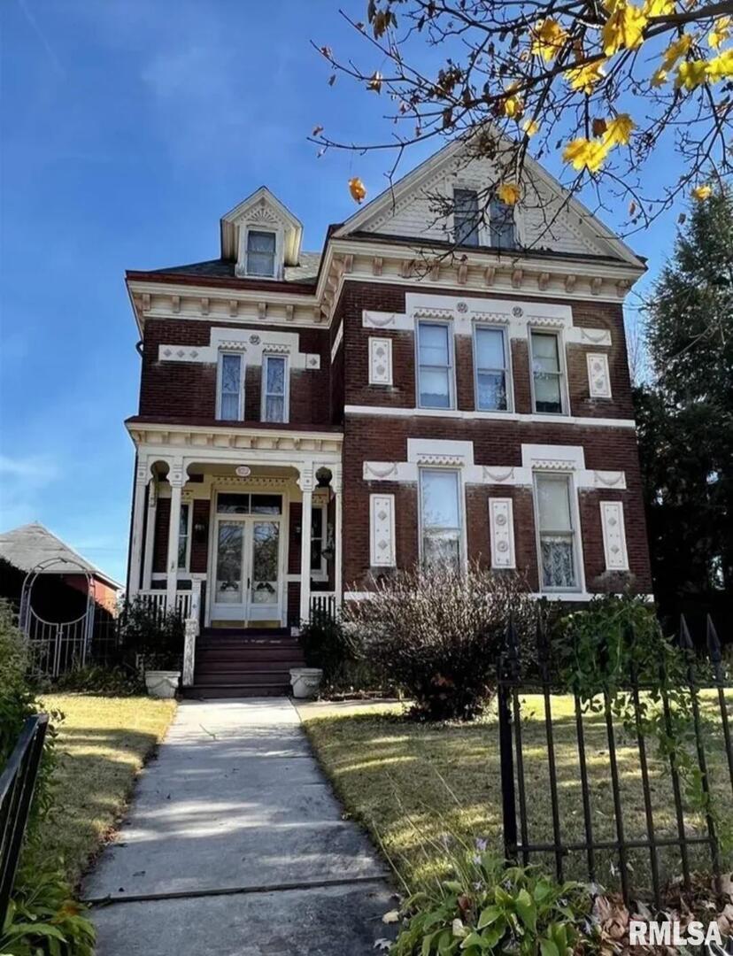 822 N 6th St., Quincy, IL 62301