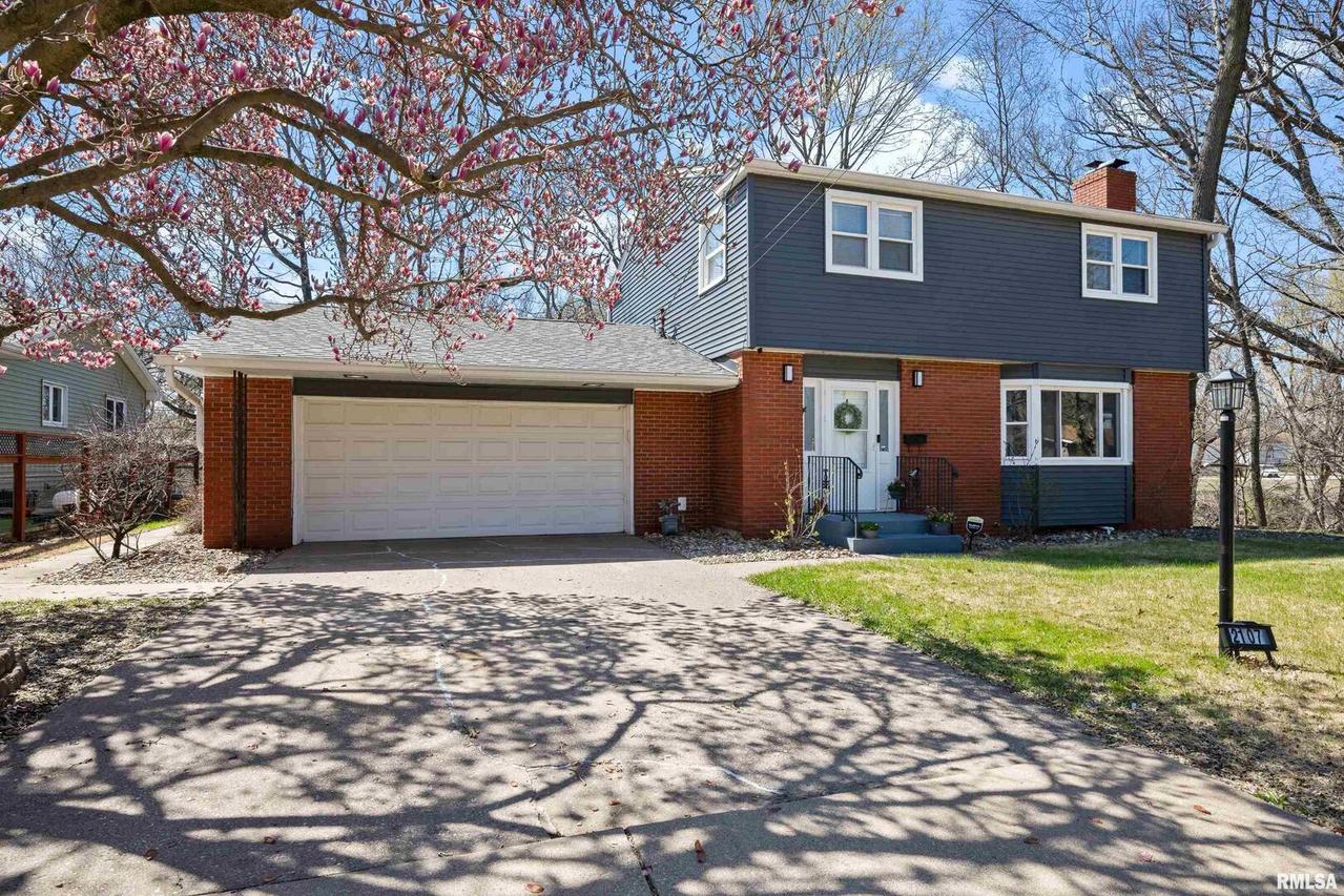 2107 3rd St. #B, East Moline, IL 61244