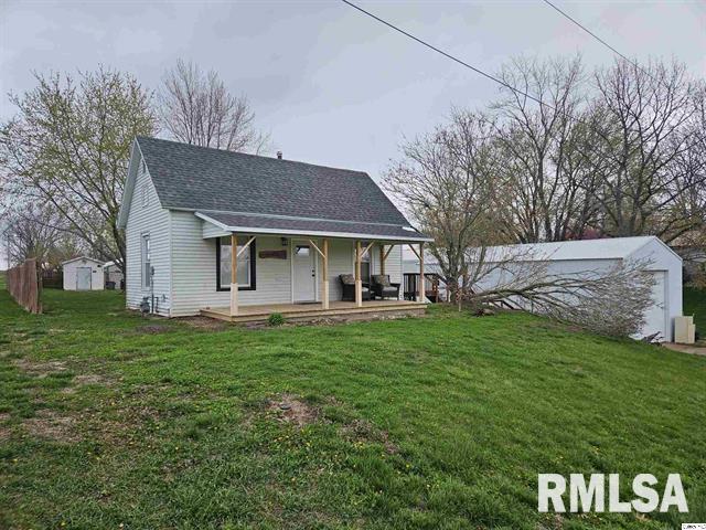 306 Walker St., Ursa, IL 62376