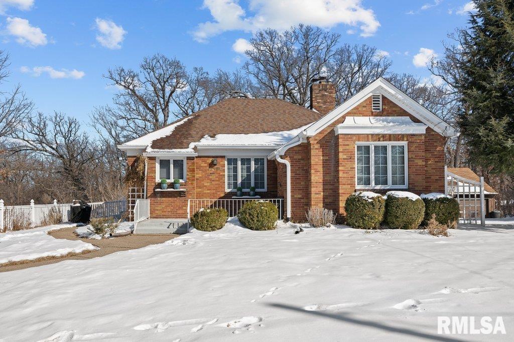 2156 10th Street Pl., East Moline, IL 61244