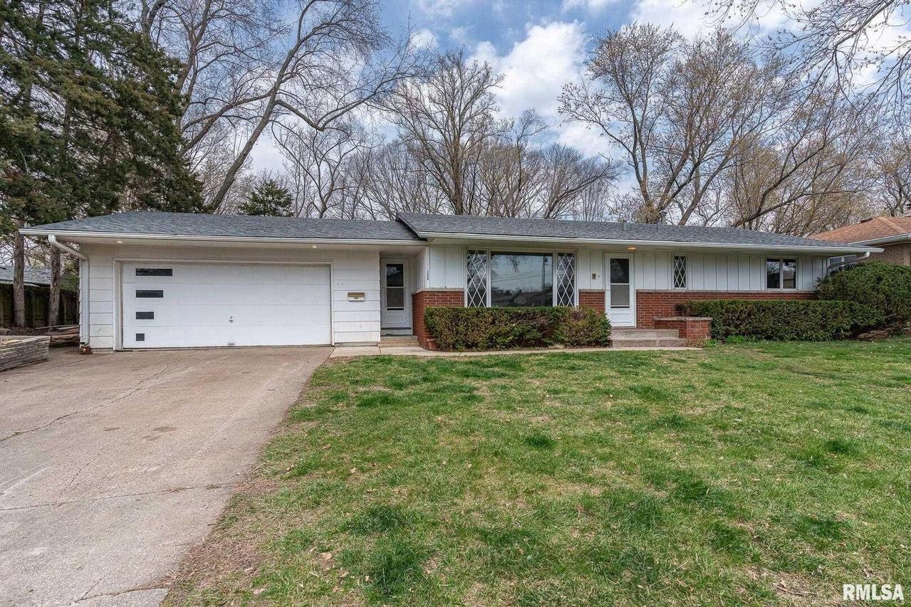 1009 6th Ave., Silvis, IL 61282