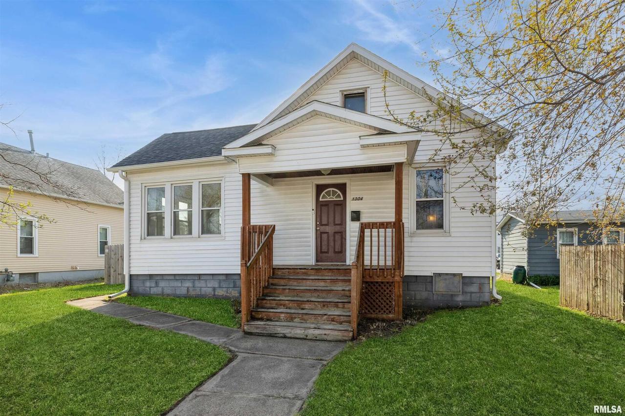 1304 38th St., Rock Island, IL 61201