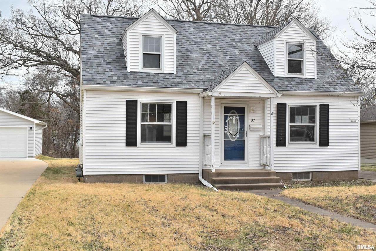 37 Blackhawk Hills Dr., Rock Island, IL 61201