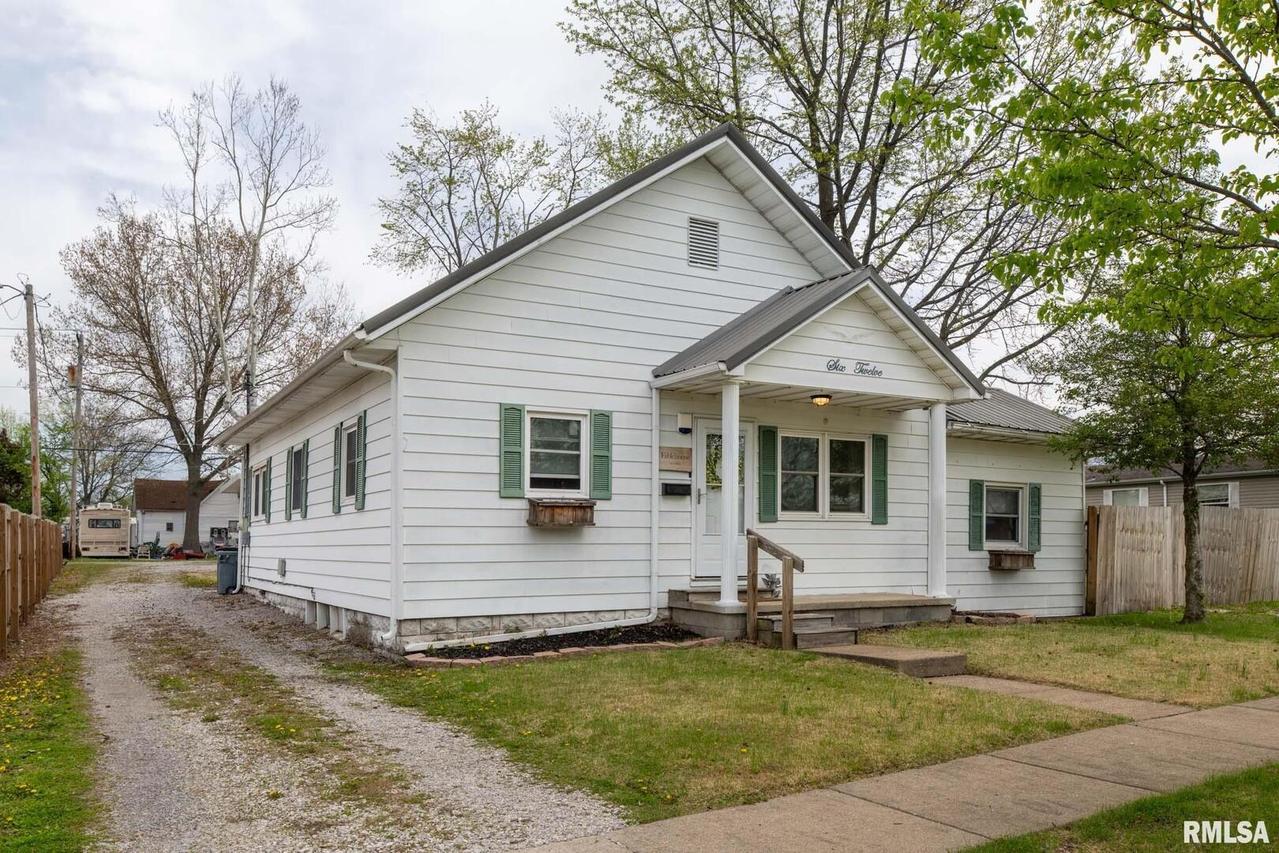 612 N 17th St., Herrin, IL 62948