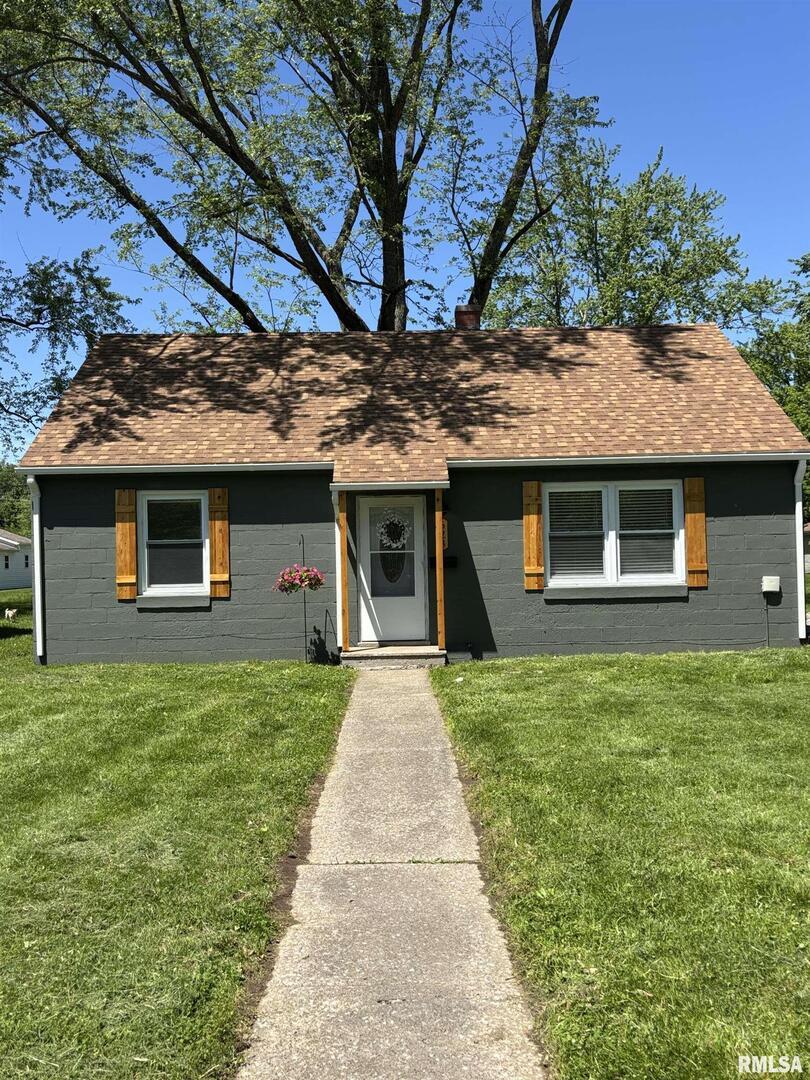 628 W Warmouth St., Salem, IL