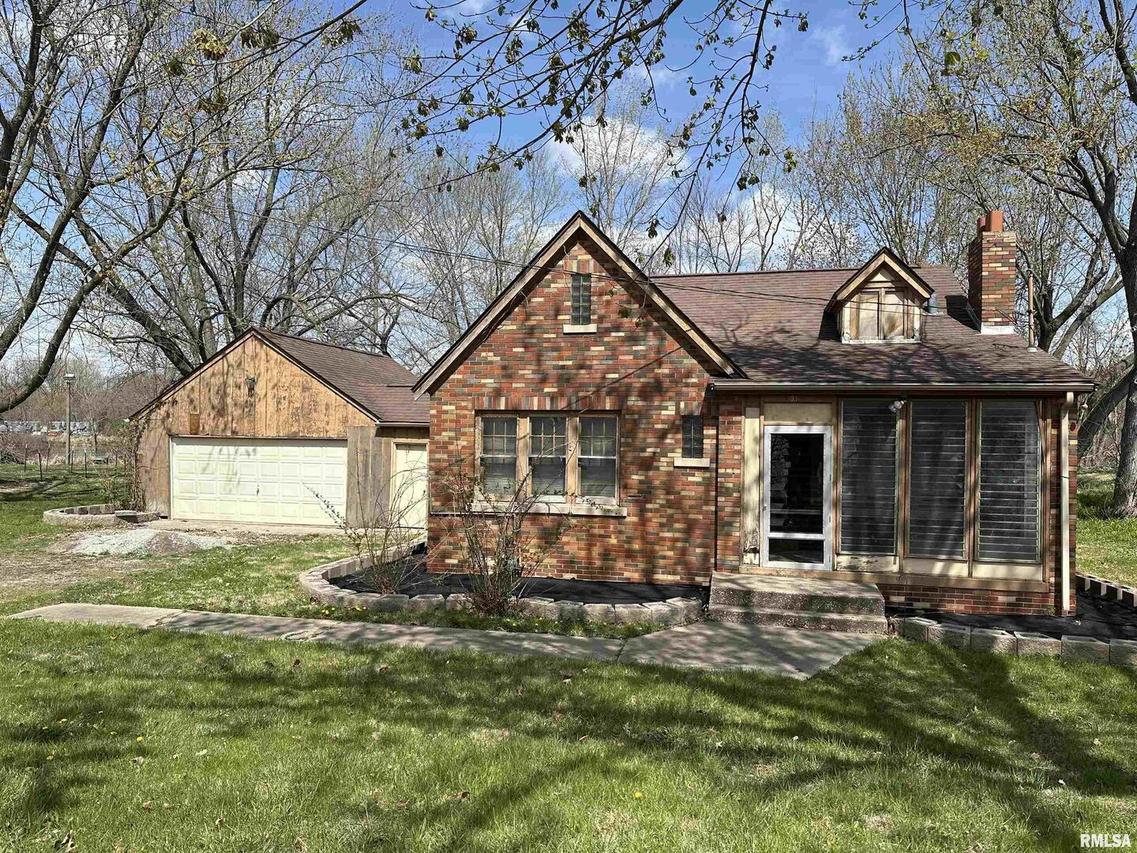 1031 N Shore Dr., Moline, IL 61265
