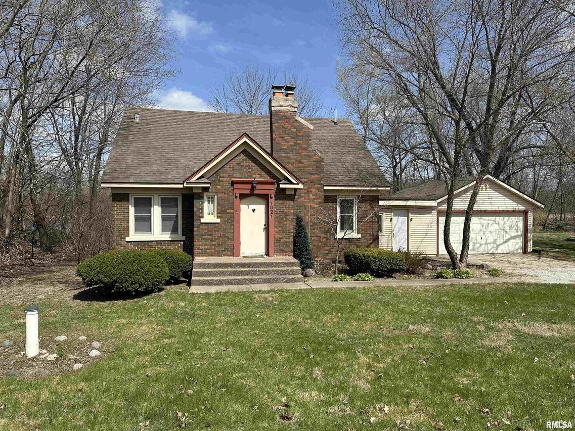 1021 N Shore Dr., Moline, IL 61265