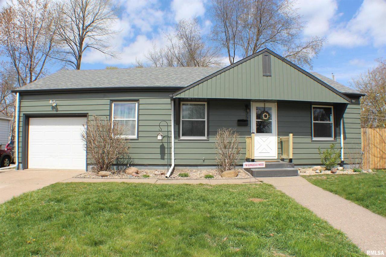 35 Berkshire Dr., Rock Island, IL 61201