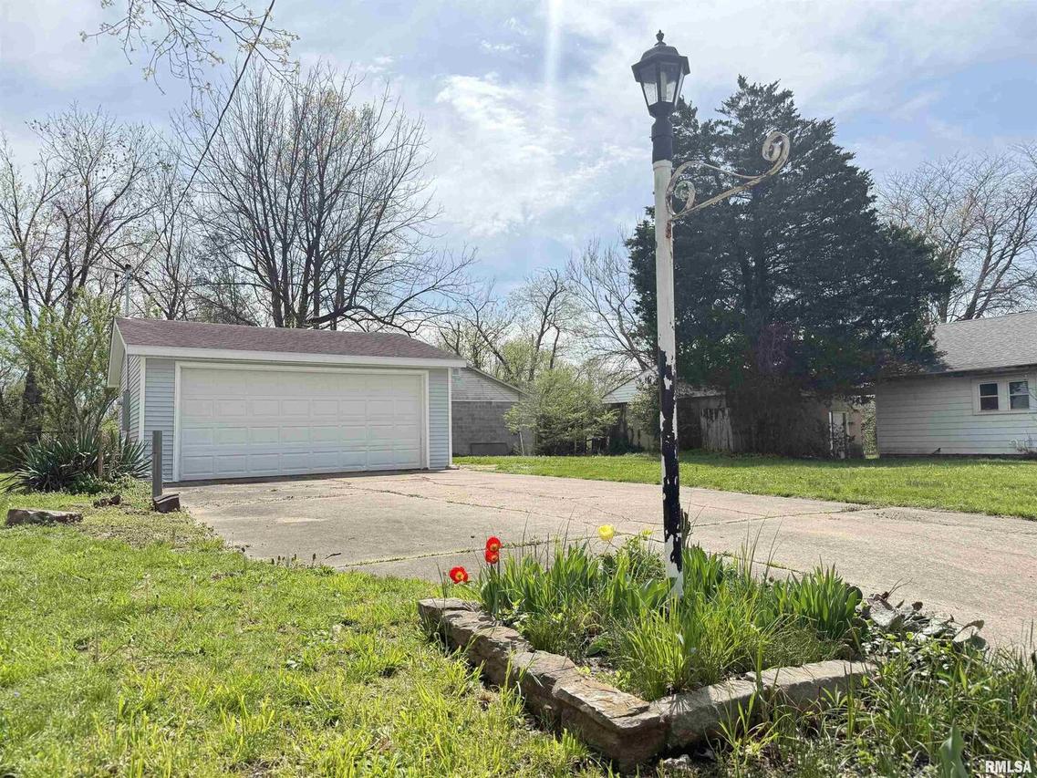 917 E College St., Marion, IL 62959