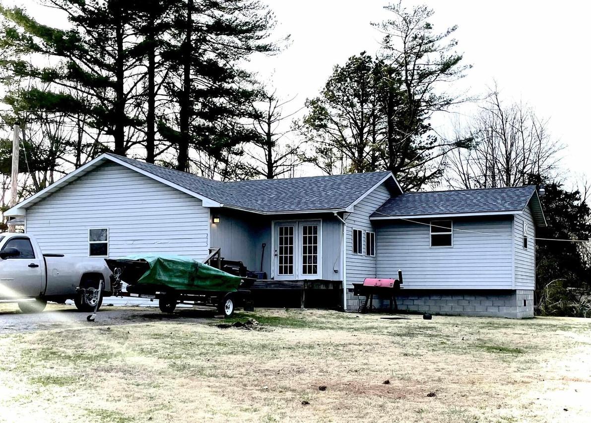 225 Arrowhead Dr., Goreville, IL 62939