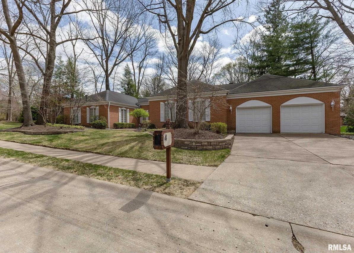 4 Timberwood Ct., Moline, IL 61265