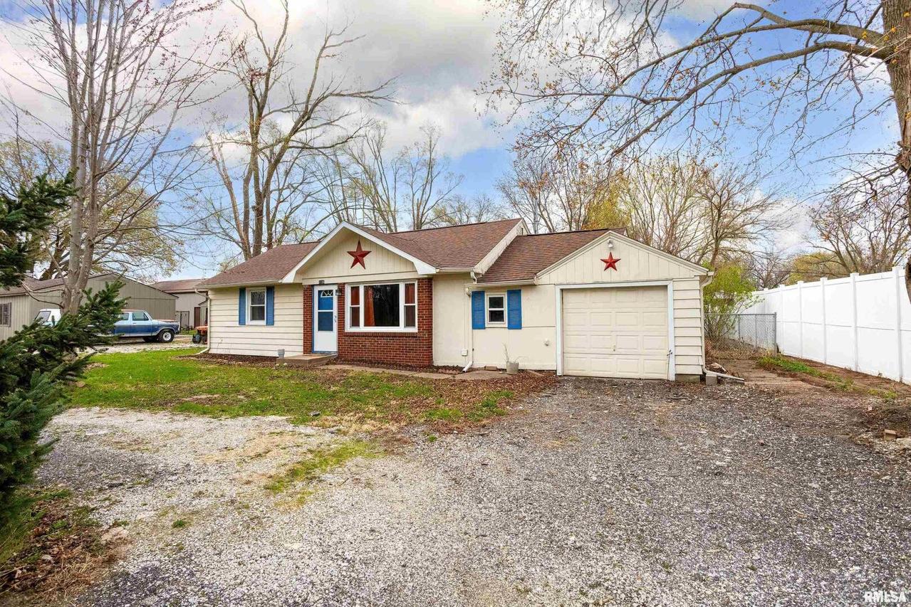 1124 Coyne Center Rd., Milan, IL