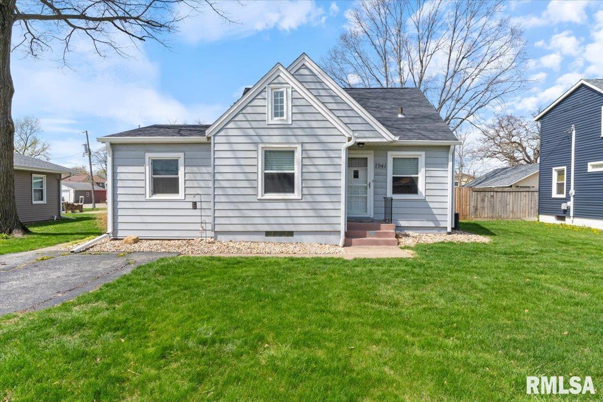 2941 8th St., Moline, IL