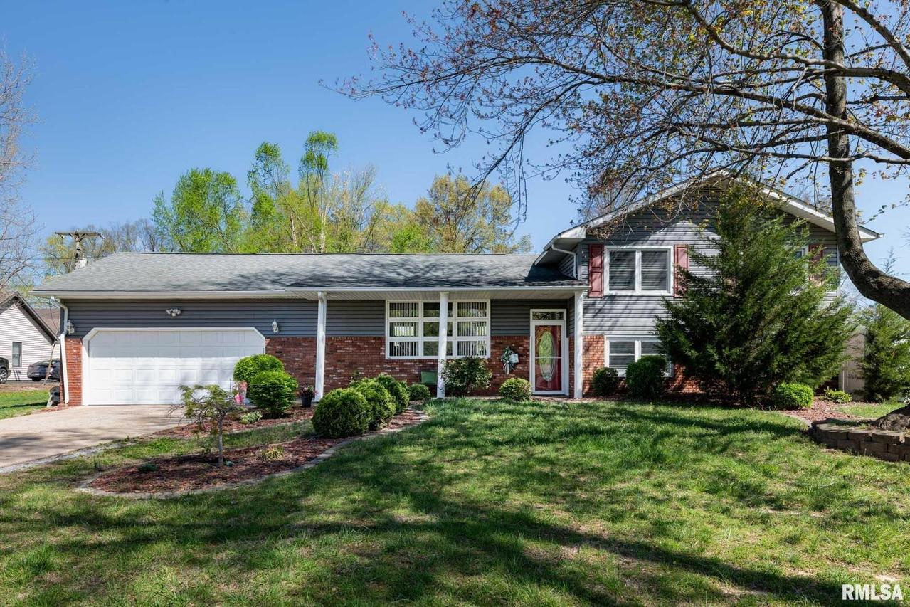 505 W College St., Energy, IL 62933