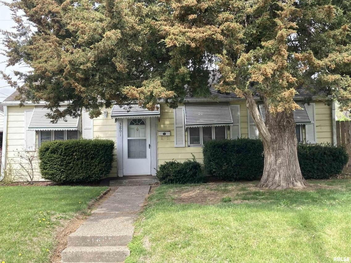 3801 10th Avenue Ct., Moline, IL 61265