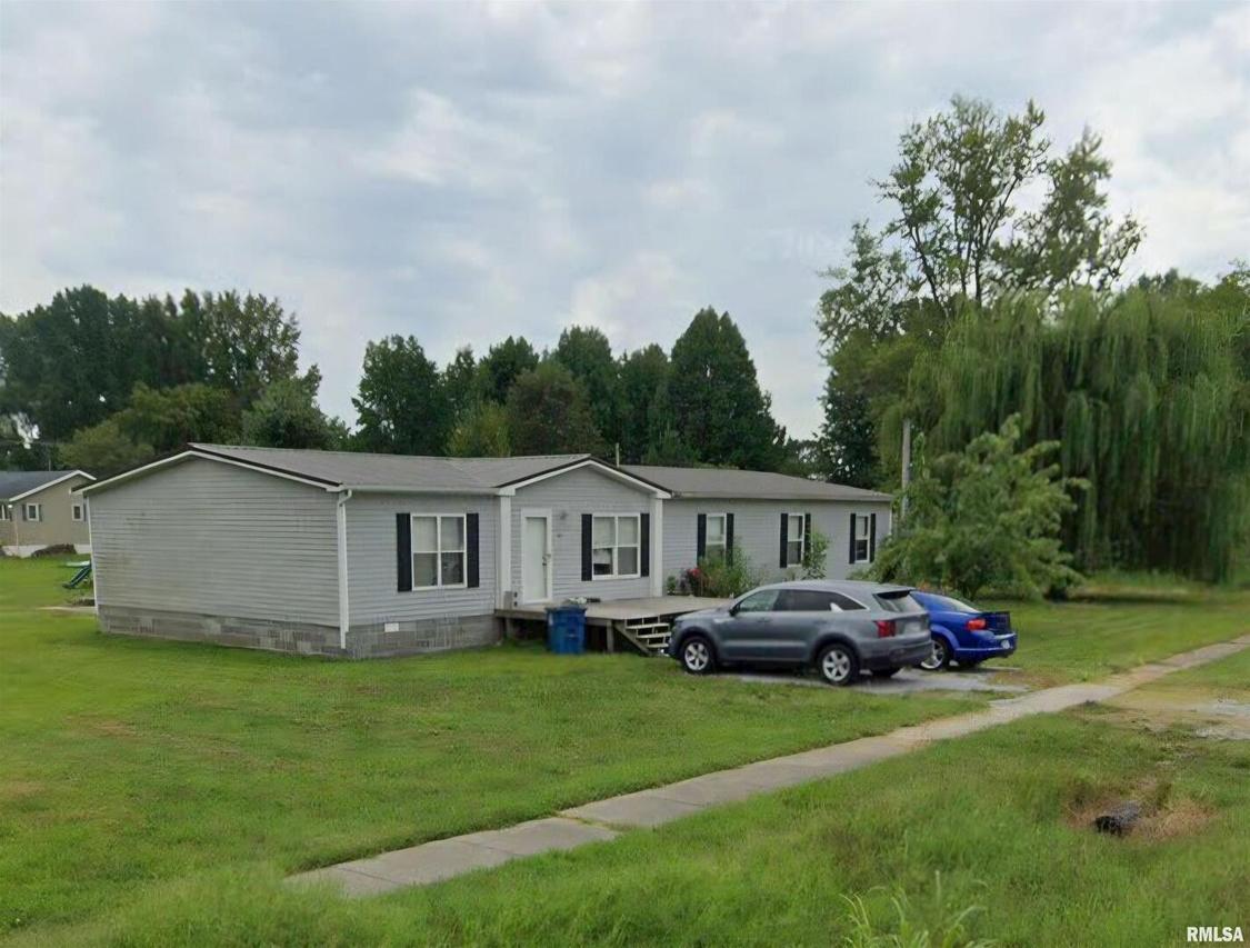 406 S Locust St., Sesser, IL 62884