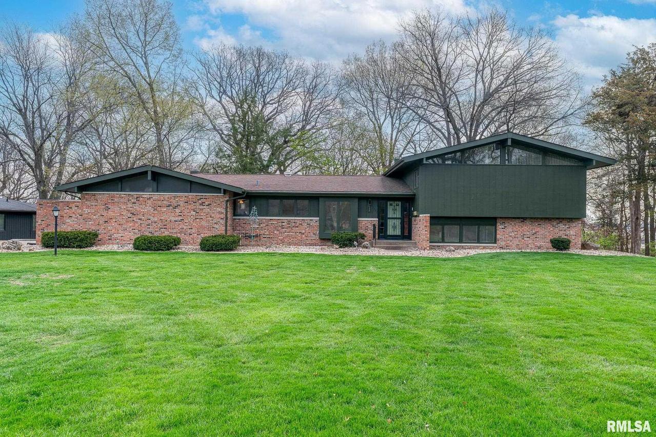 5372 36th Avenue Ct., Moline, IL 61265