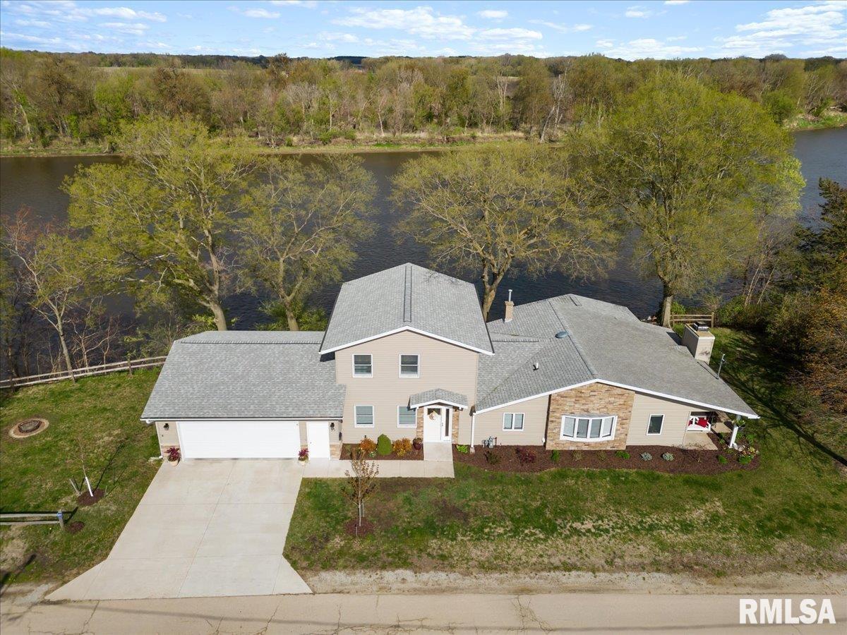 35 Ferry St., Prophetstown, IL