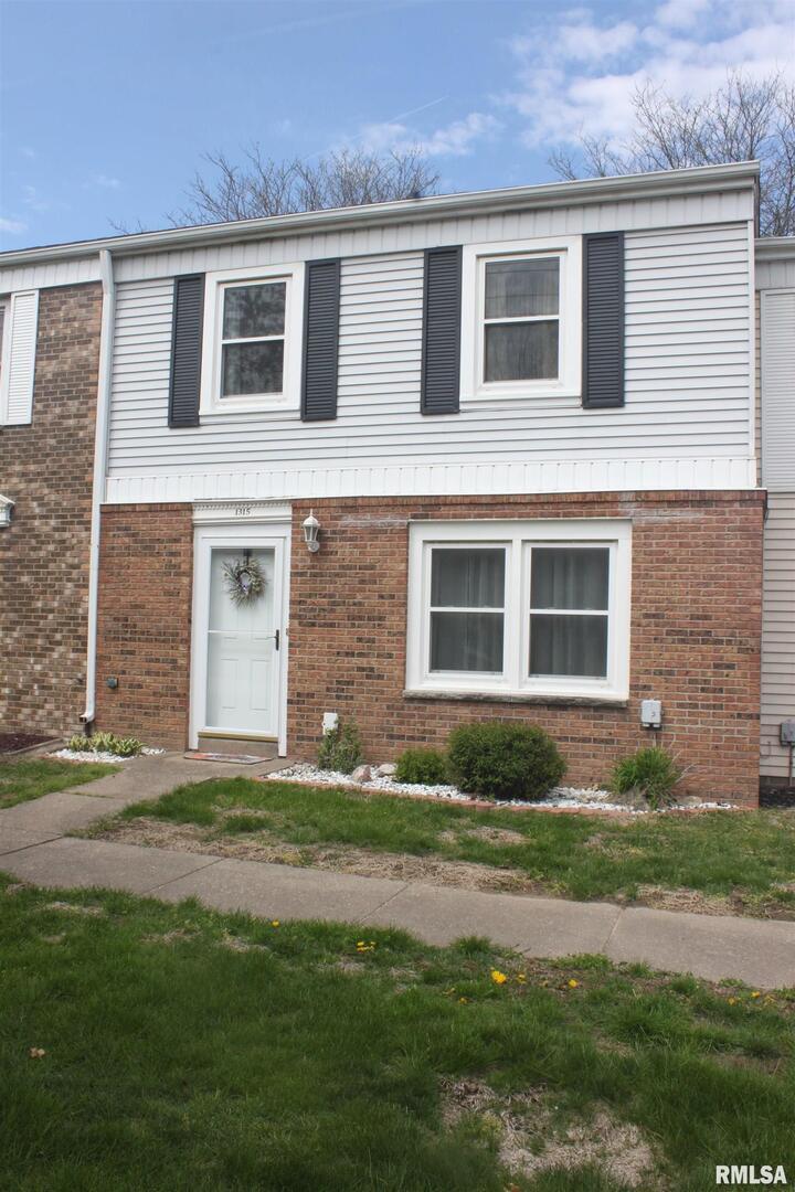1315 30th Ave. #8, East Moline, IL 61244