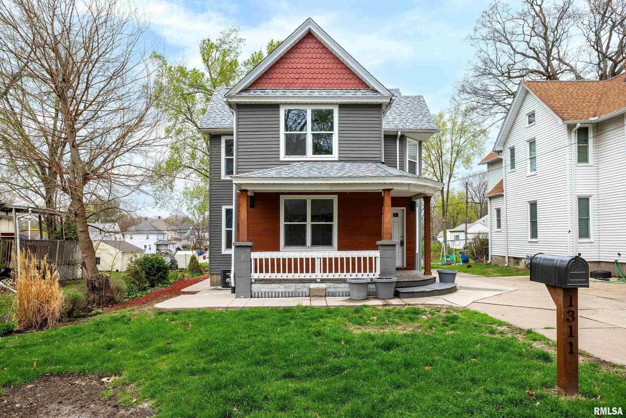 1311 3rd St. #A, Moline, IL 61265