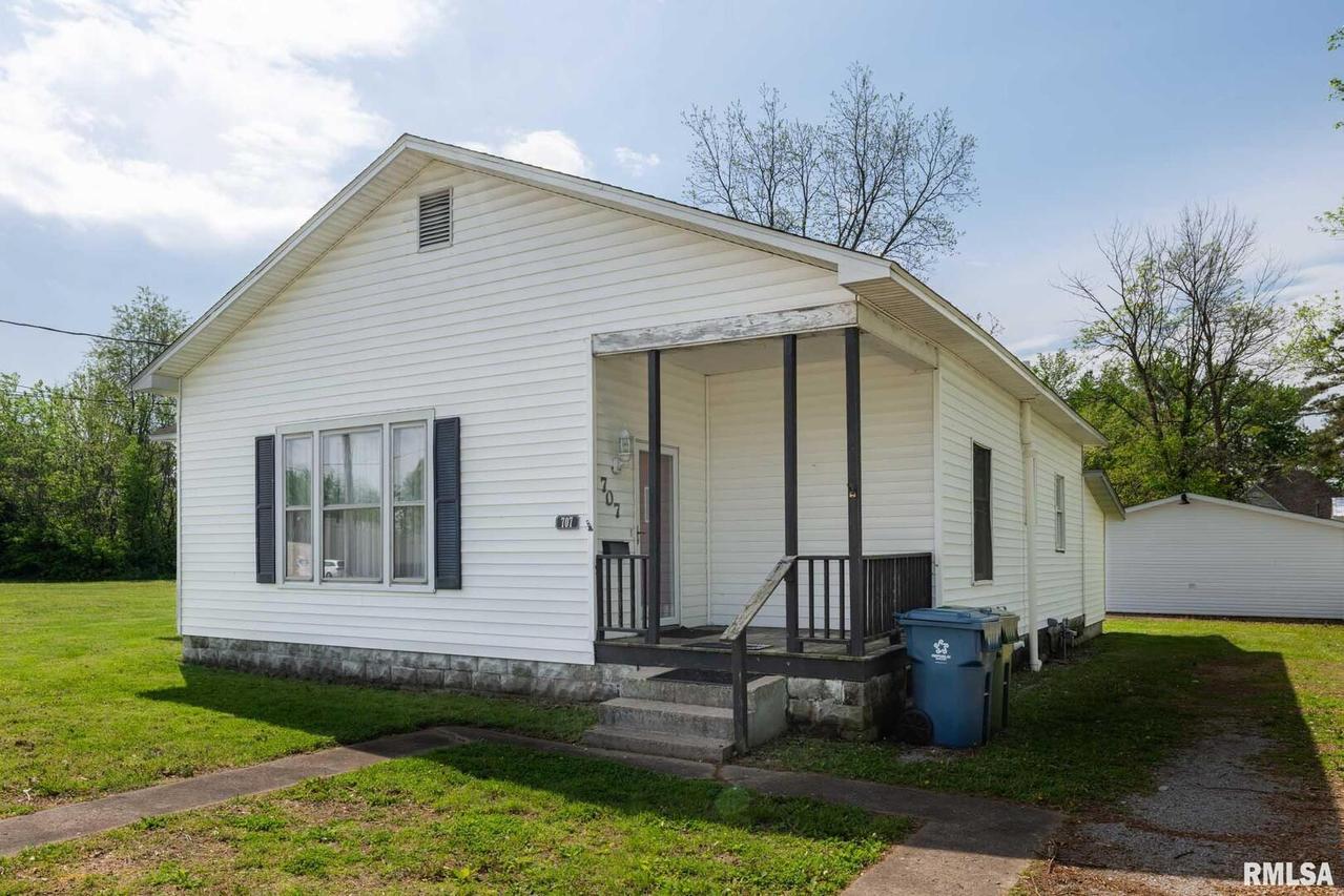 707 W Broadway Blvd., Johnston City, IL 62951