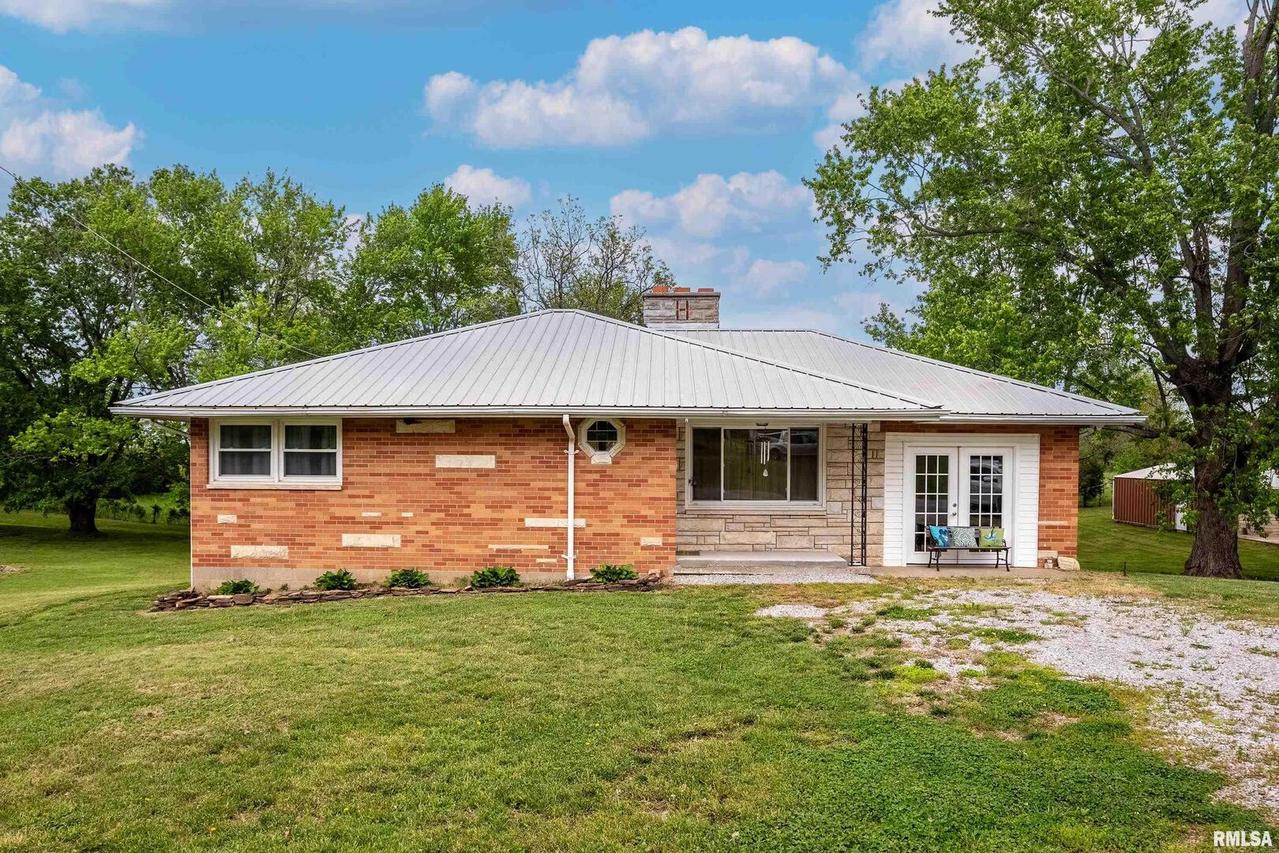 5035 Reevesville Rd., Grantsburg, IL 62943