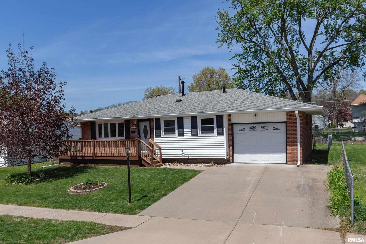 5009 45th Avenue Ct., Moline, IL 61265