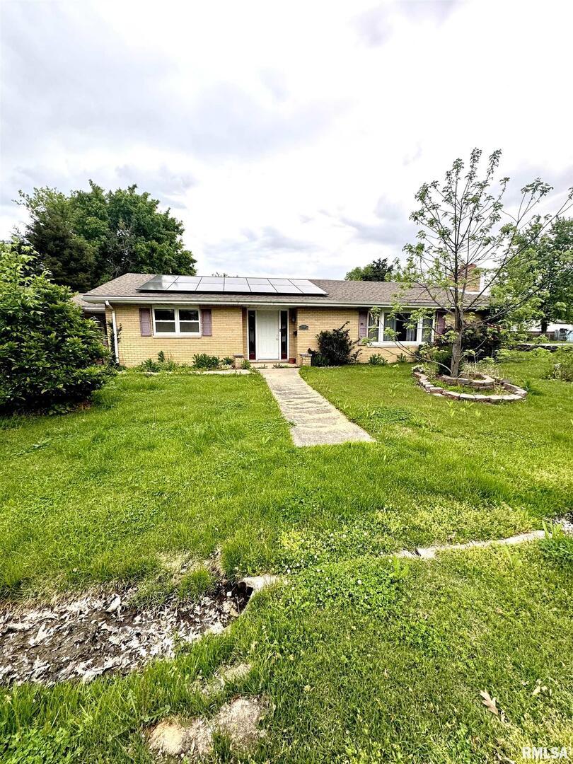 1001 W 6th St., West Frankfort, IL 62896