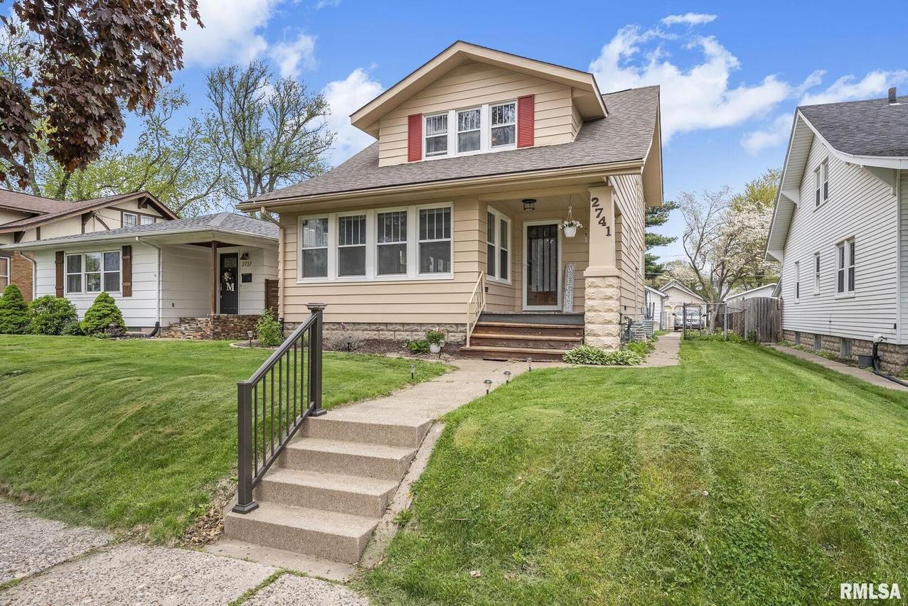 2741 14th Ave., Moline, IL 61265