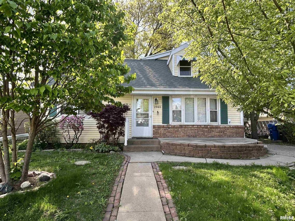 2963 9th St., Moline, IL 61265