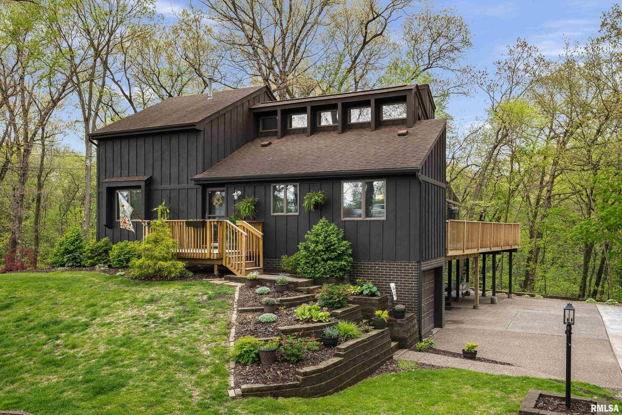 703 1st St., Coal Valley, IL 61240