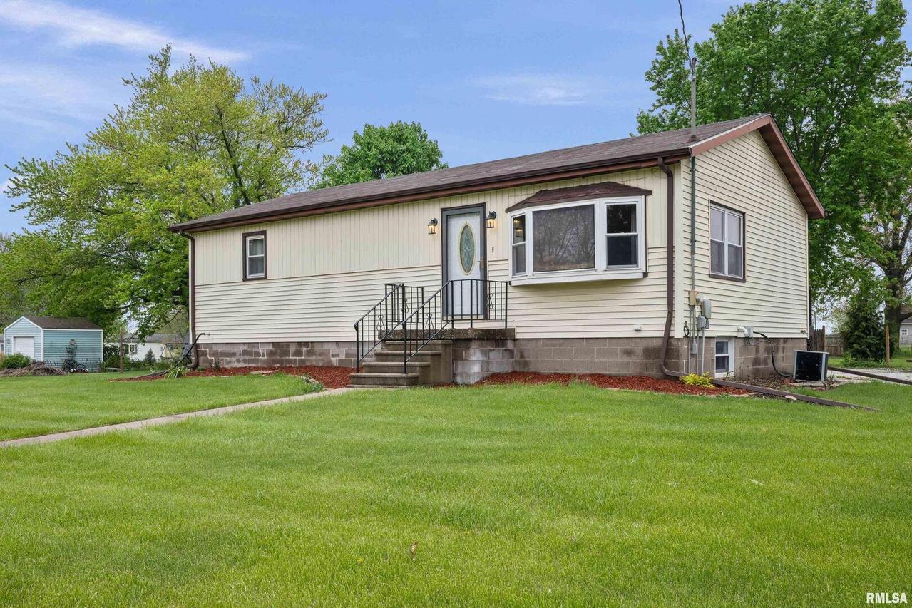 3349 150th Ave., Lynn Center, IL 61262