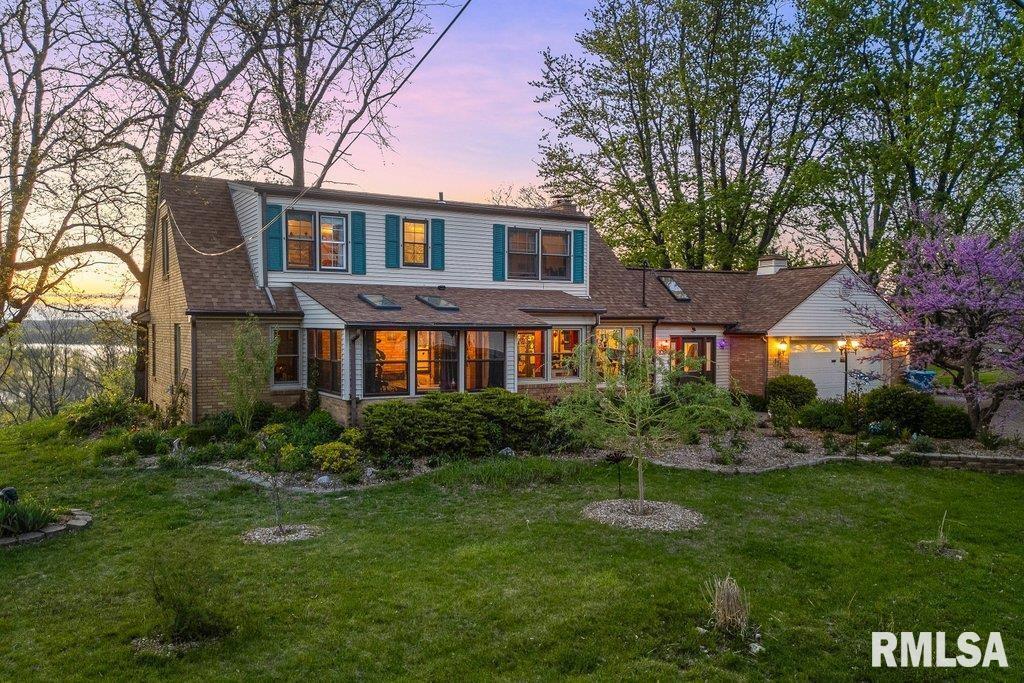 111 S Barrington Dr., Hampton, IL 61256