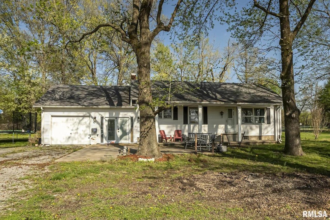 814 W 15th St., Johnston City, IL 62951