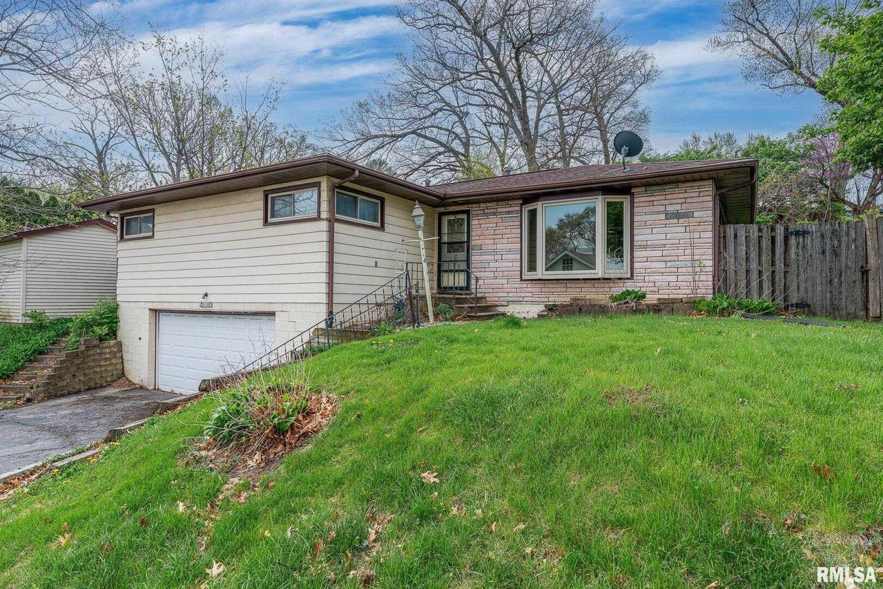 225 13th St., Silvis, IL 61282