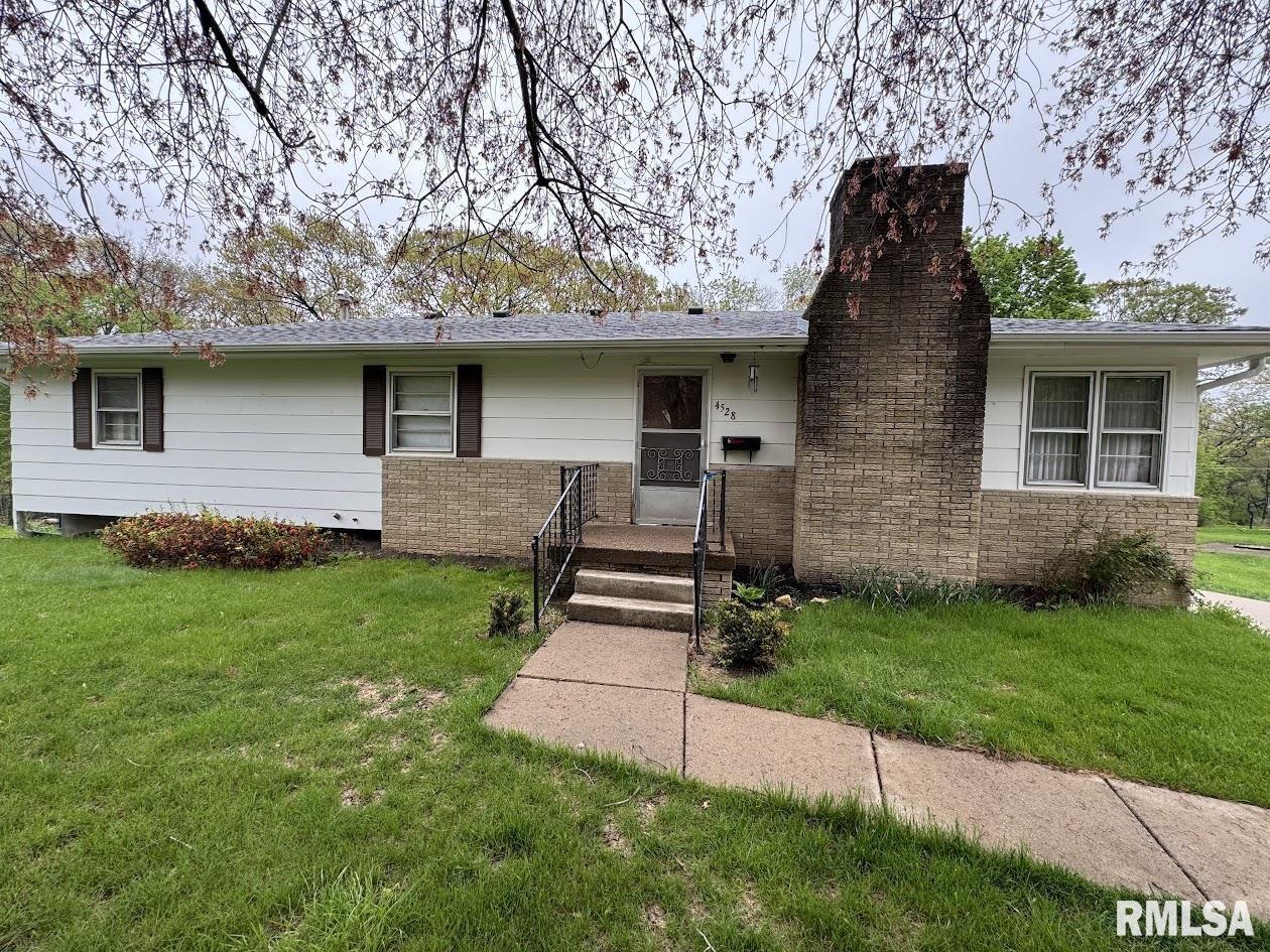 4528 5th St. #B, East Moline, IL 61244