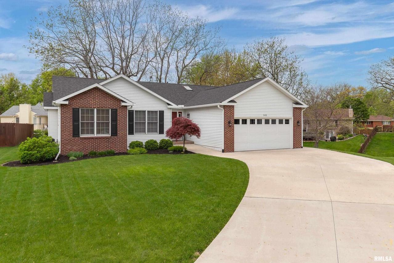 503 E 9th Avenue Ct., Coal Valley, IL 61240