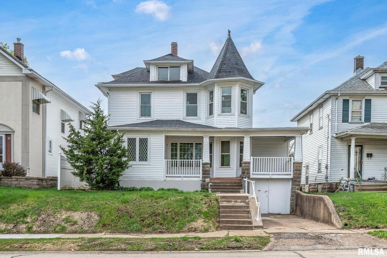 720 16th Ave., Moline, IL 61265