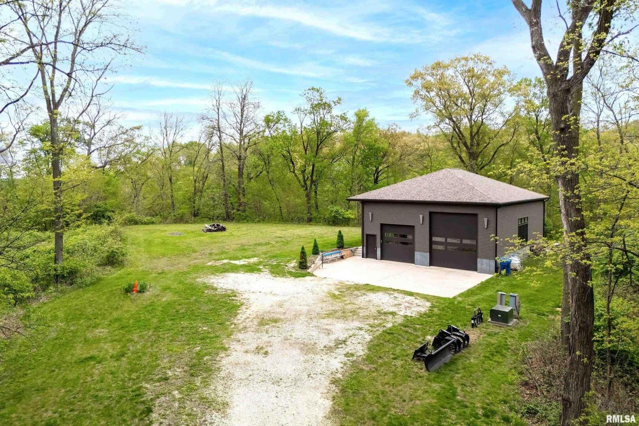 25910 Angel Ferry Rd., Geneseo, IL 61254