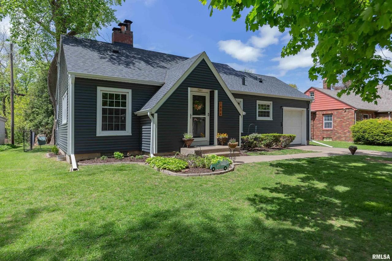 1904 15 1/2 St., Rock Island, IL 61265