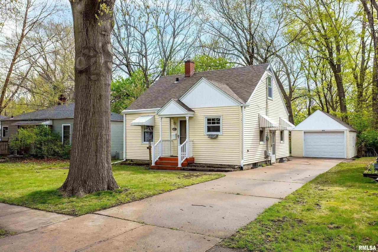 924 53rd St., Moline, IL 61265