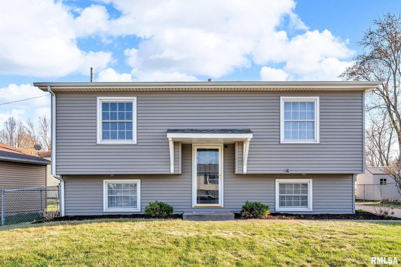 1314 94th Ave., Rock Island, IL 61201