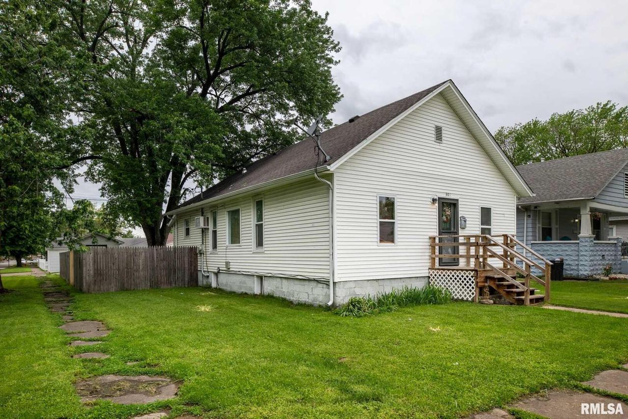 301 N 11th St., Herrin, IL 62948