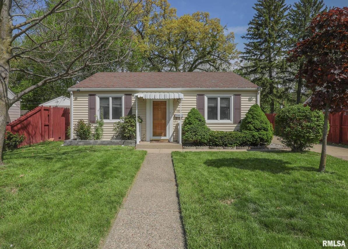 1009 38th St., Moline, IL