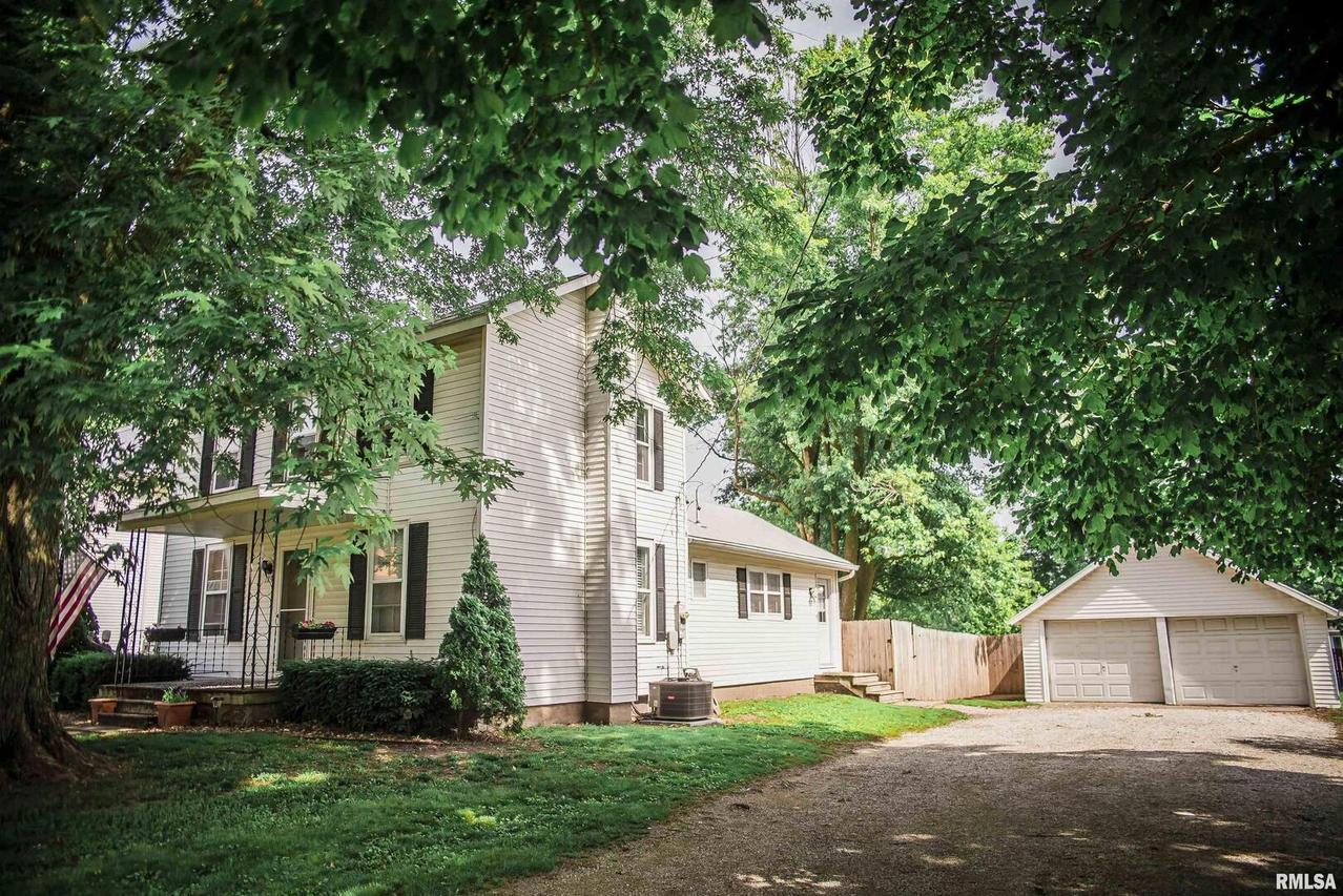 129 E High St., Mendon, IL 62351